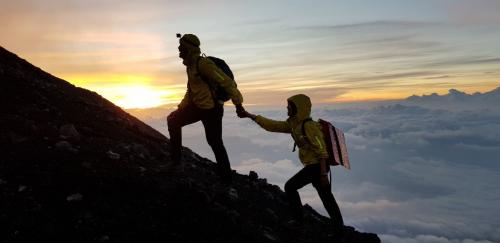 Tektok Team Bawa Pendakian Gunung to The Next Level